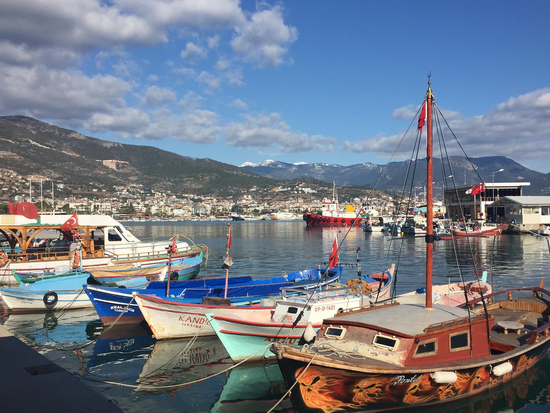 Alanya – Turkiets soliga pärla där historia möter semesterliv