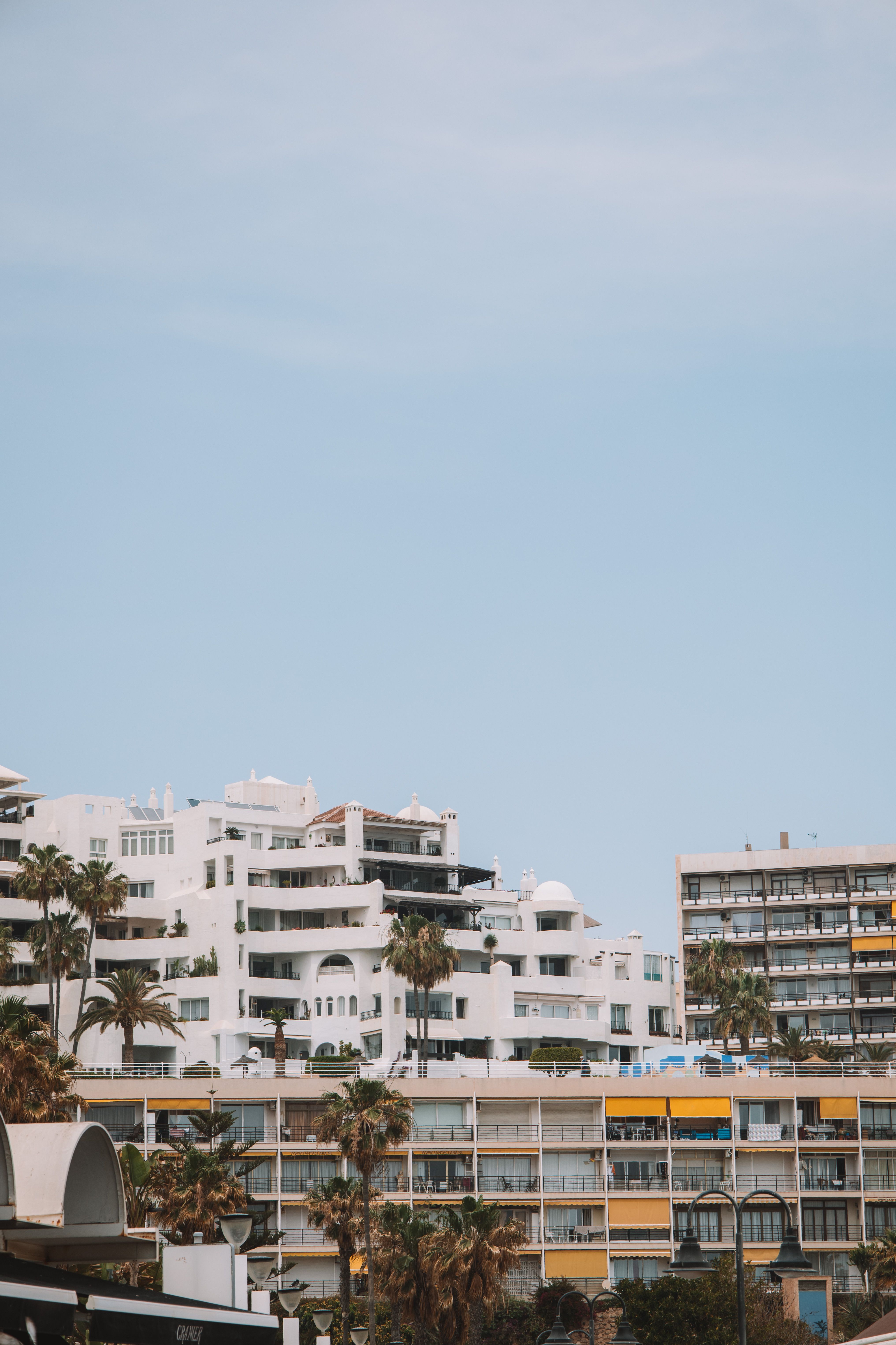 Varför så många svenskar vill bo i Spanien – komplett guide 2026