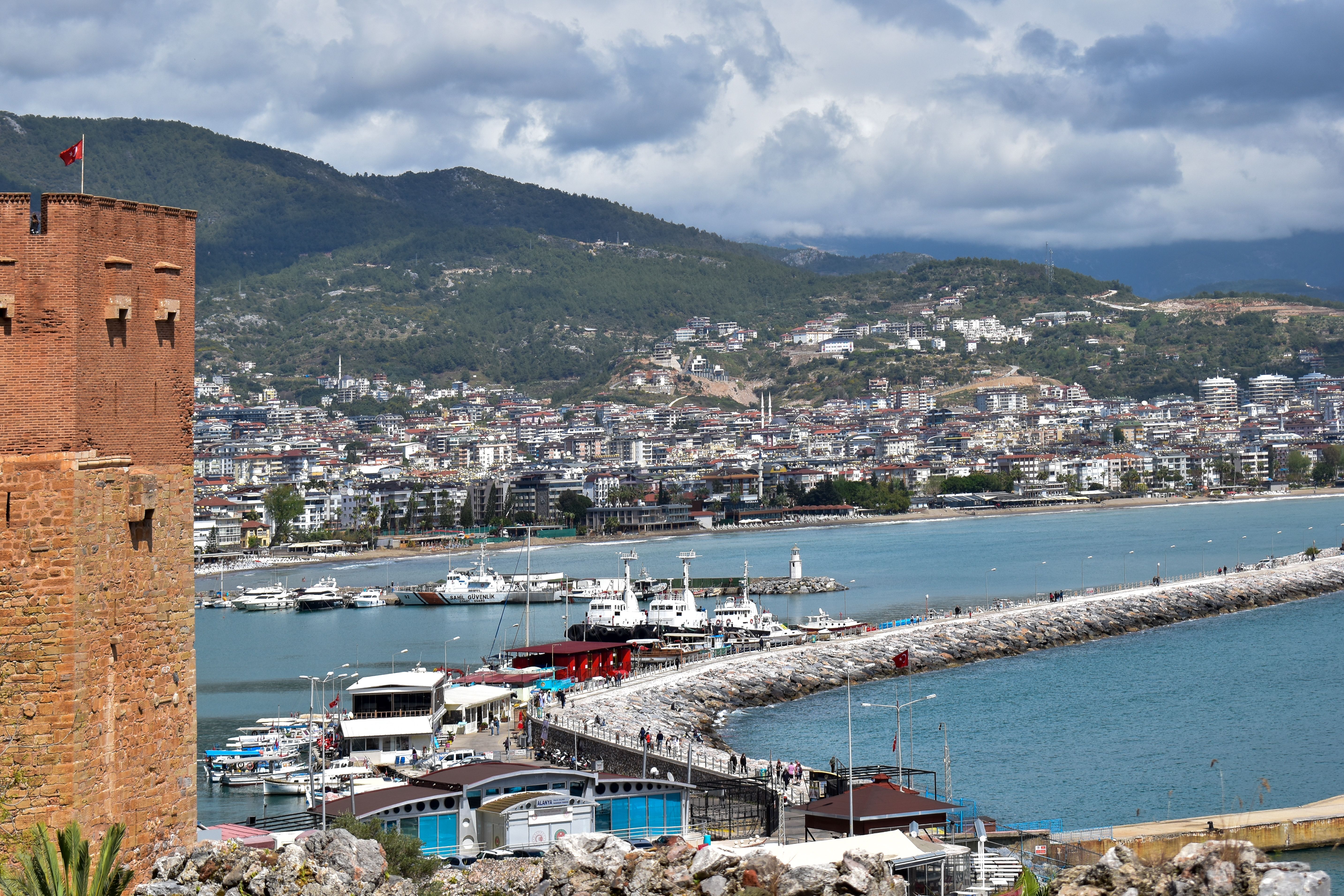 Alanya – Turkiets soliga pärla där historia möter semesterliv