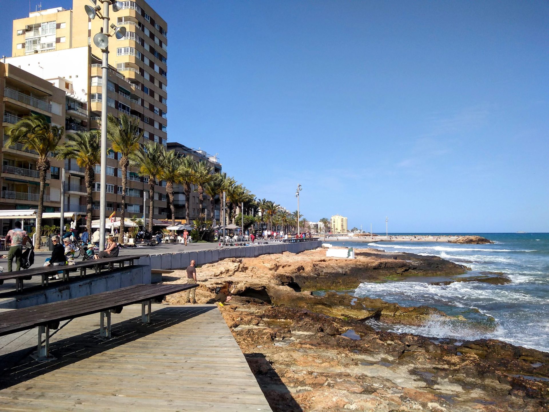 Torrevieja – Costa Blancas soldränkta kuststad med strandliv, kultur och vardagskänsla