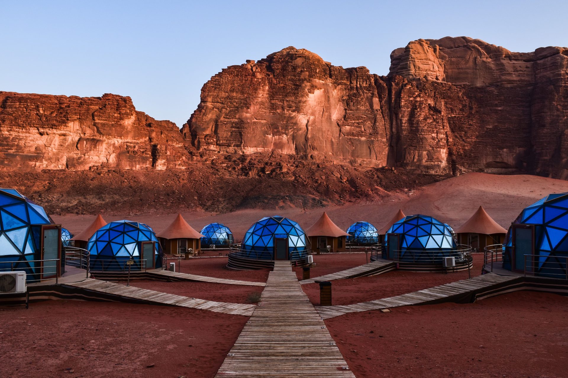 Wadi Rum – Jordaniens öken där landskapet känns overkligt