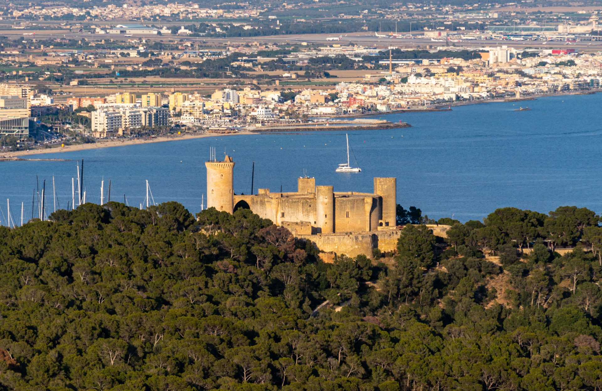 Mallorca vill begränsa turisternas bilar – nya regler kan påverka semesterresan
