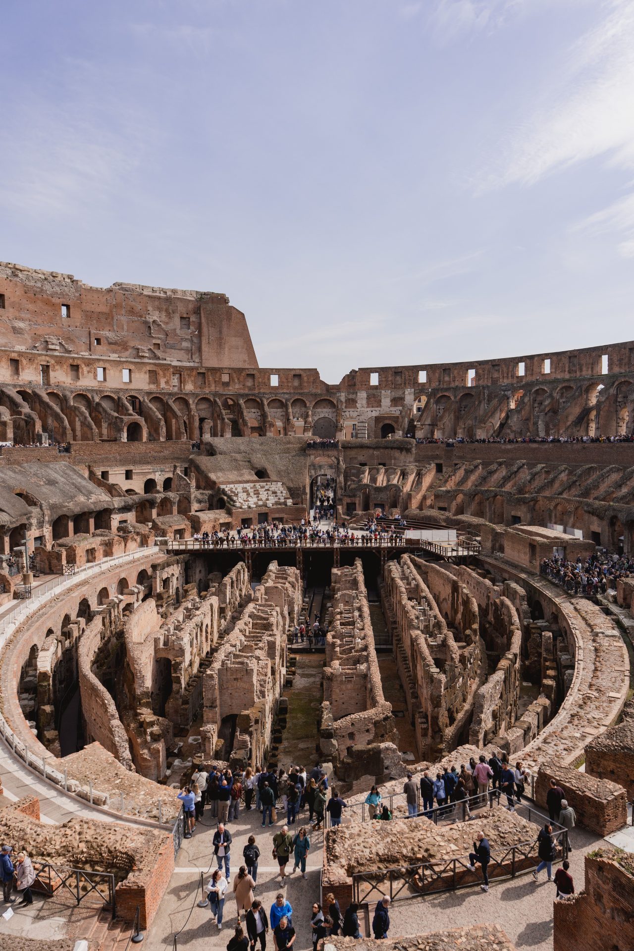 Demonstranter stormade Colosseum i Rom – tog sig in i det historiska monumentet