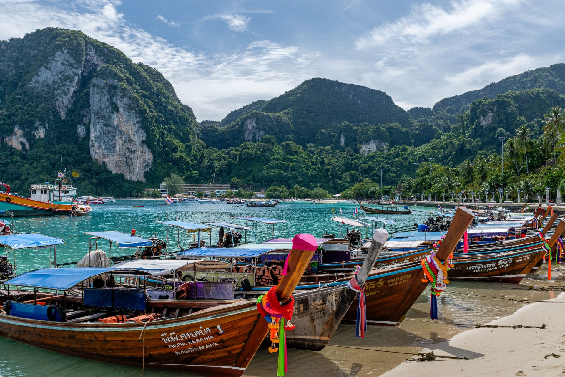 Phuket återhämtar sig efter översvämningarna – nya regnvarningar kvarstår