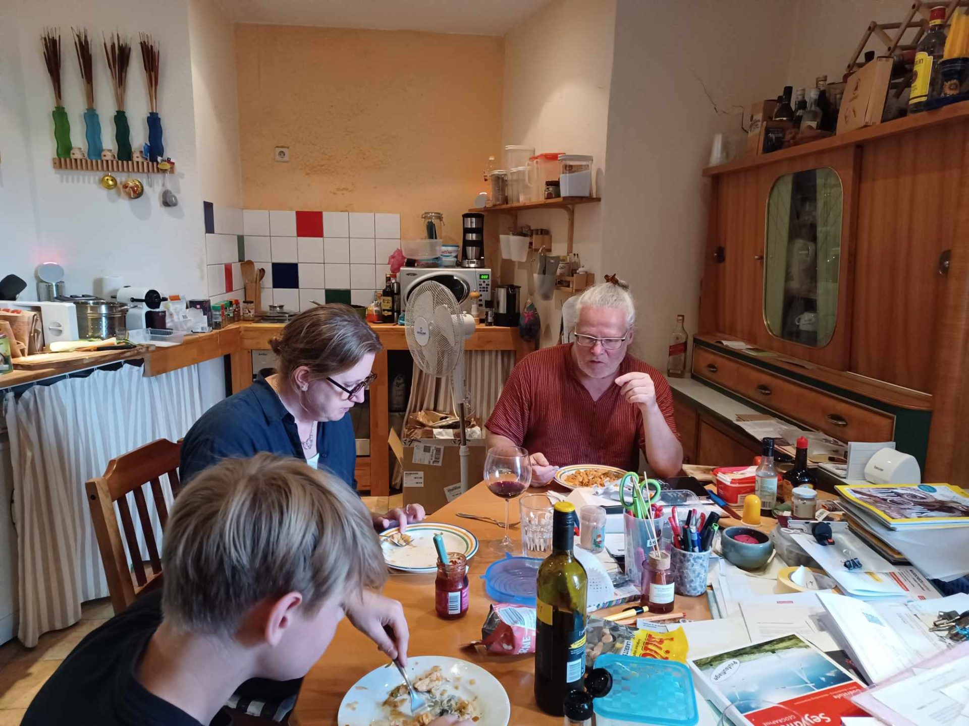 Att bo hemma hos främlingar - varför känns det så främmande?