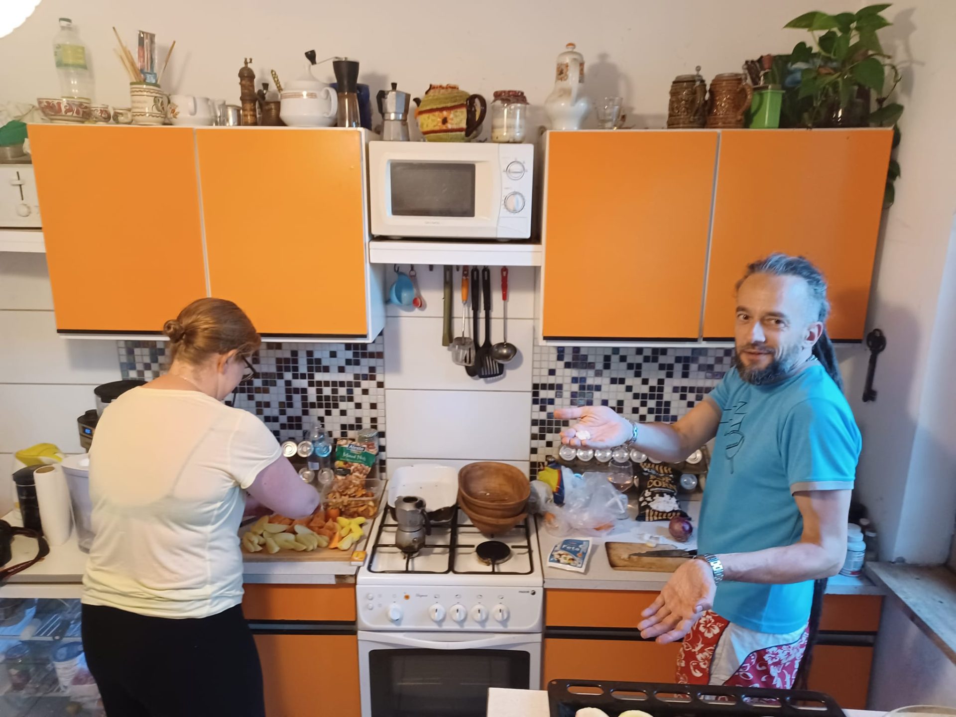 Att bo hemma hos främlingar - varför känns det så främmande?